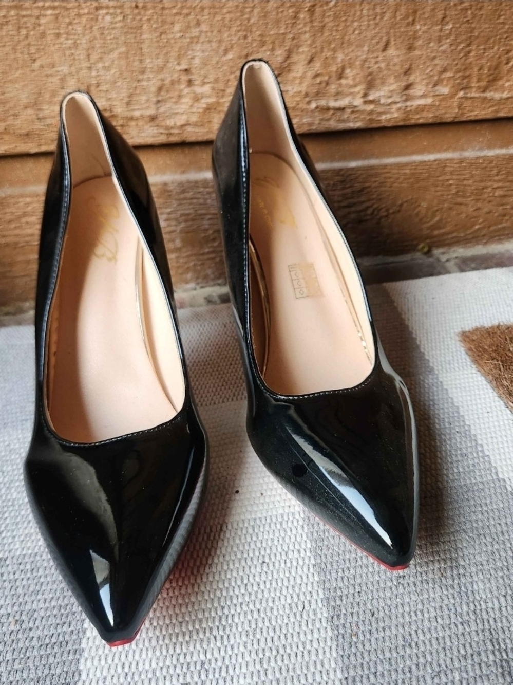 Black Patent Pointed Toe Women's Pumps With Red Bottoms